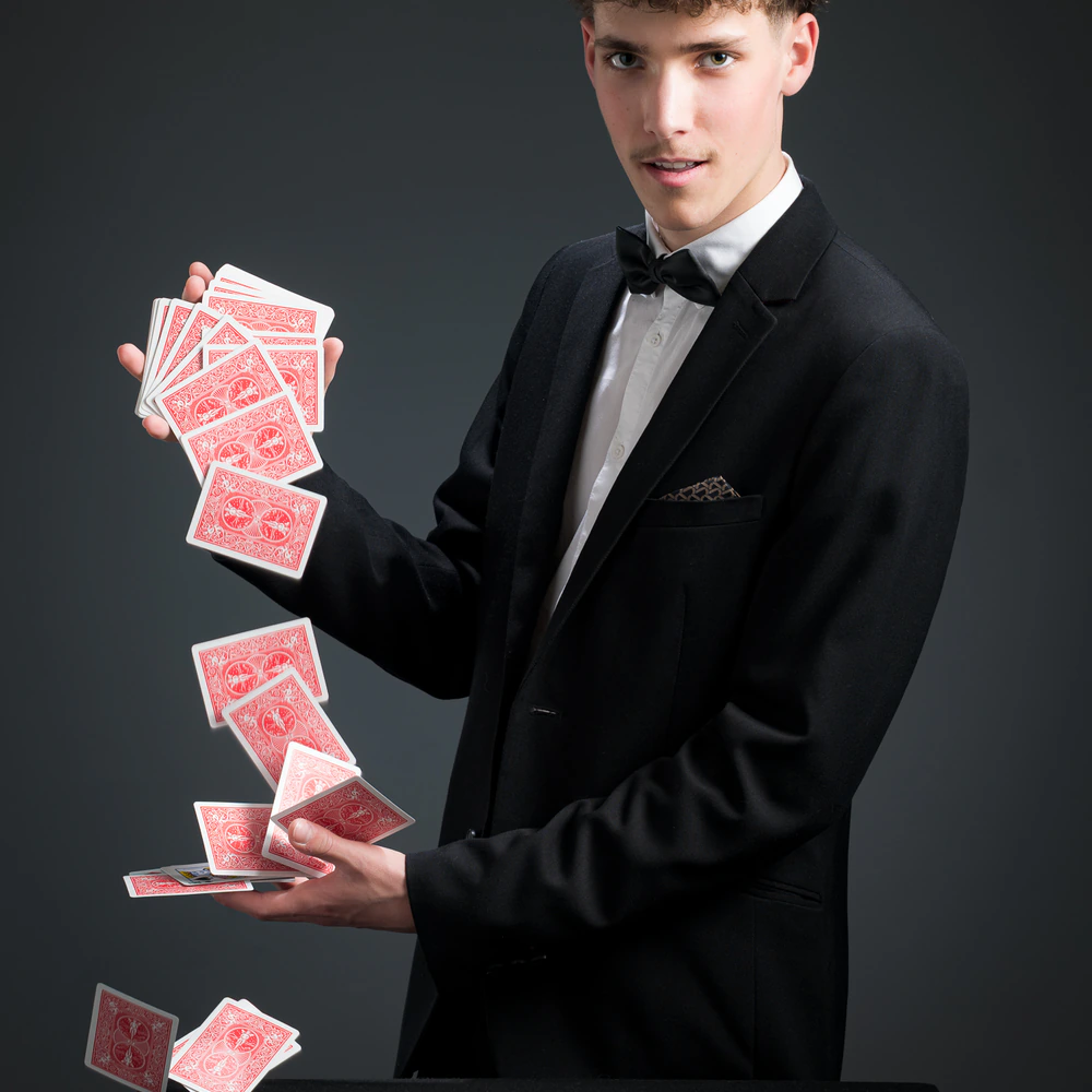 Manipulation de cartes — Tim Potterson, magicien professionnel dans l'Ain