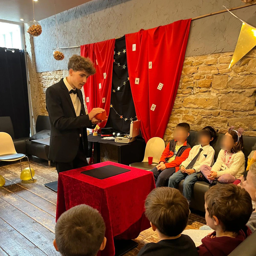 Spectacle pour enfants — Tim Potterson, magicien professionnel dans l'Ain